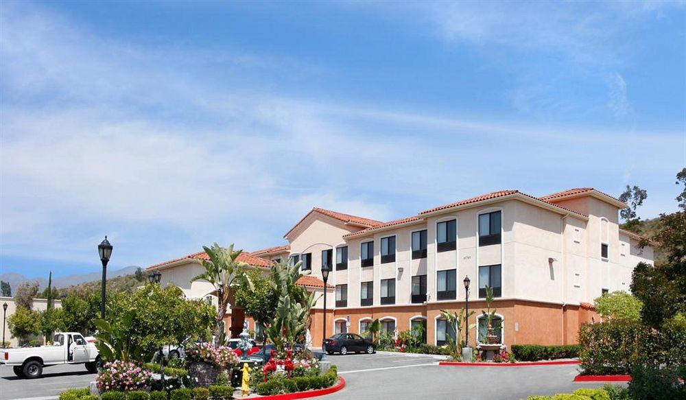 Holiday Inn Express & Suites - Lake Forest, An Ihg Hotel Buitenkant foto