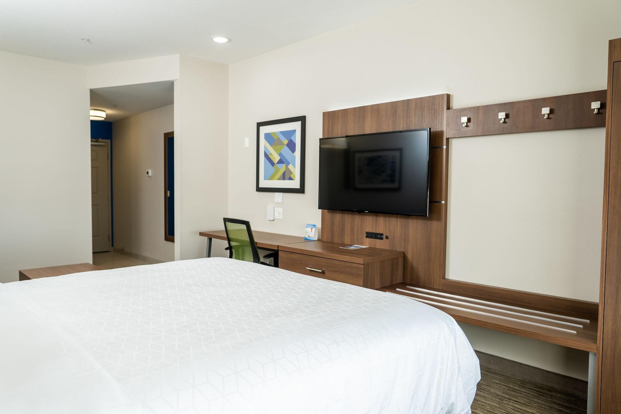 Holiday Inn Express & Suites - Lake Forest, An Ihg Hotel Buitenkant foto