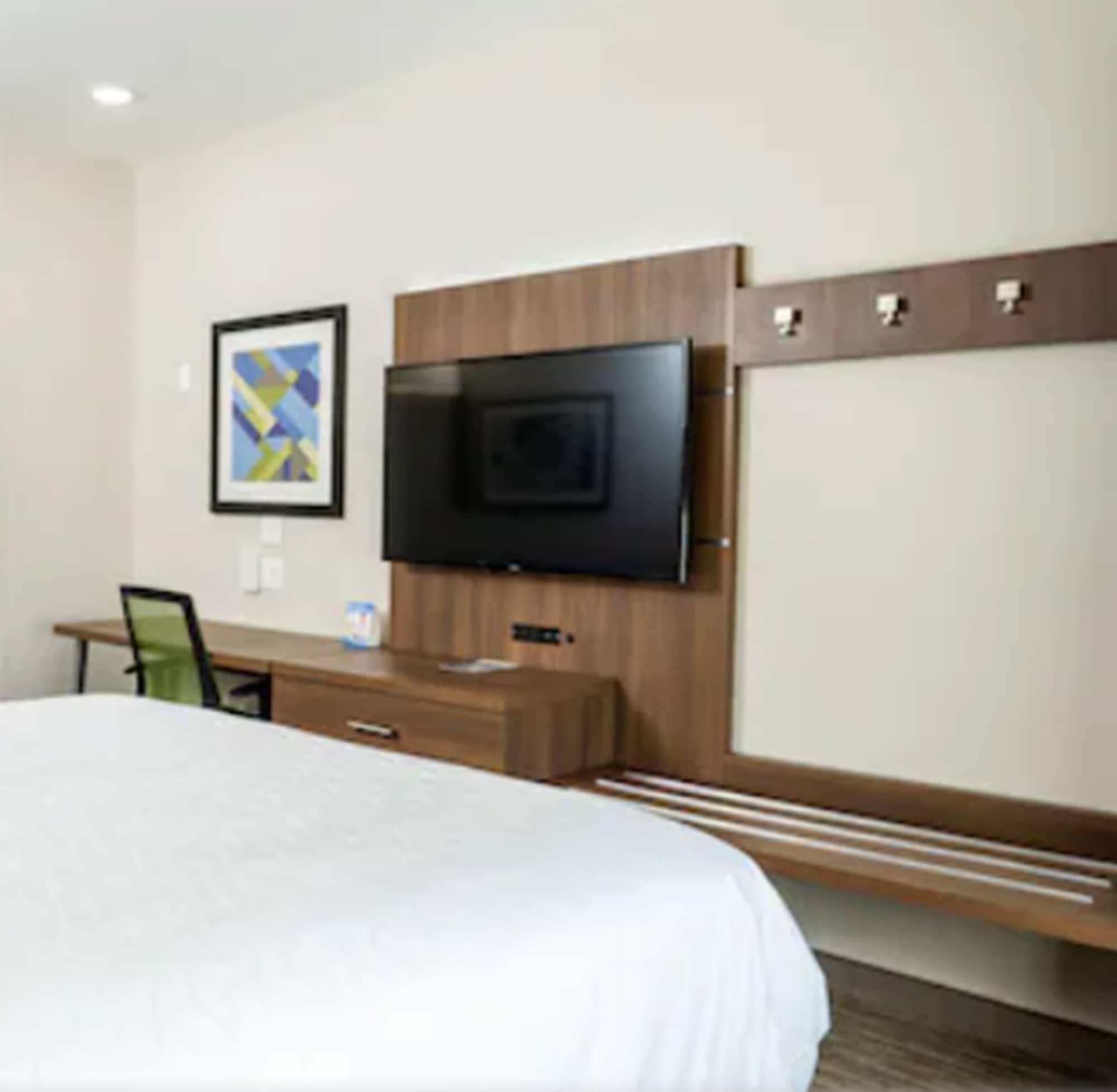 Holiday Inn Express & Suites - Lake Forest, An Ihg Hotel Buitenkant foto