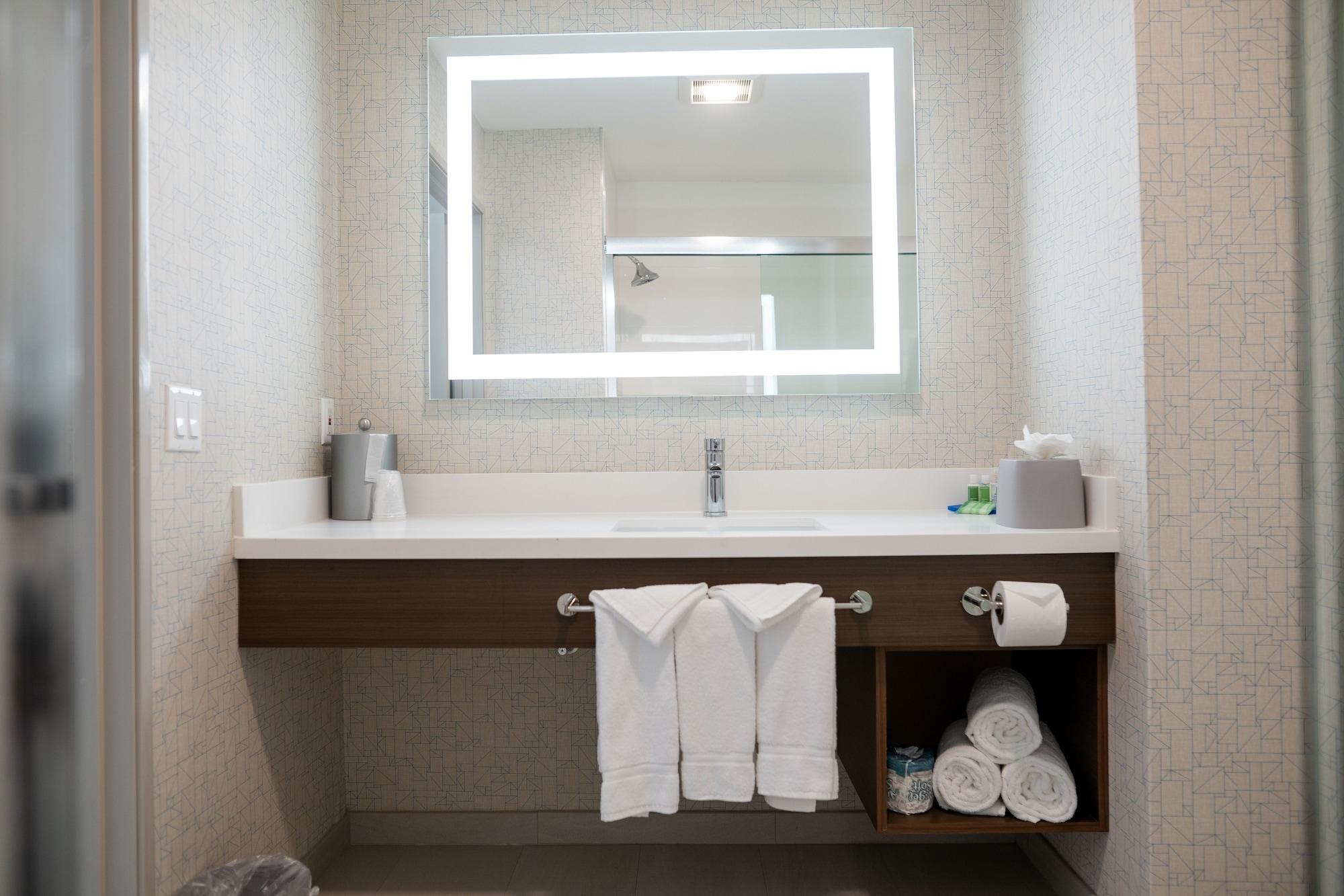 Holiday Inn Express & Suites - Lake Forest, An Ihg Hotel Buitenkant foto
