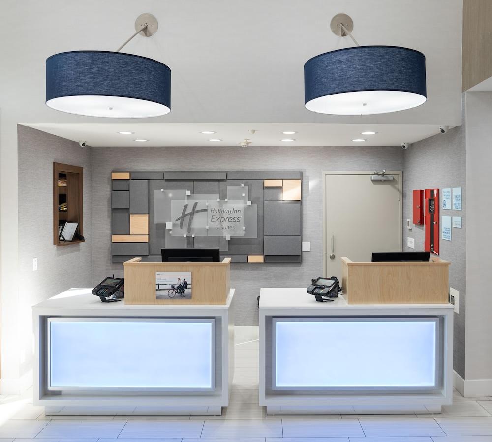Holiday Inn Express & Suites - Lake Forest, An Ihg Hotel Buitenkant foto