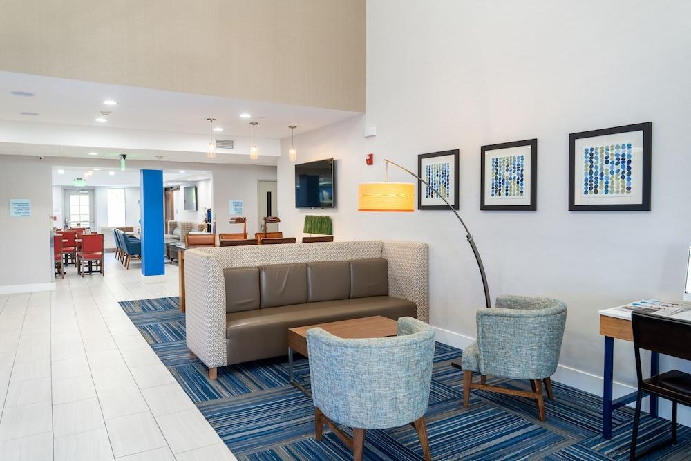 Holiday Inn Express & Suites - Lake Forest, An Ihg Hotel Buitenkant foto
