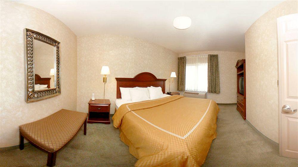 Holiday Inn Express & Suites - Lake Forest, An Ihg Hotel Buitenkant foto