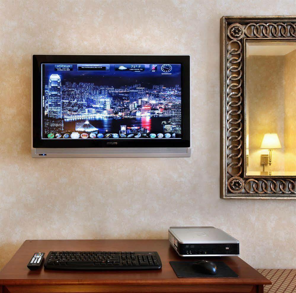Holiday Inn Express & Suites - Lake Forest, An Ihg Hotel Buitenkant foto