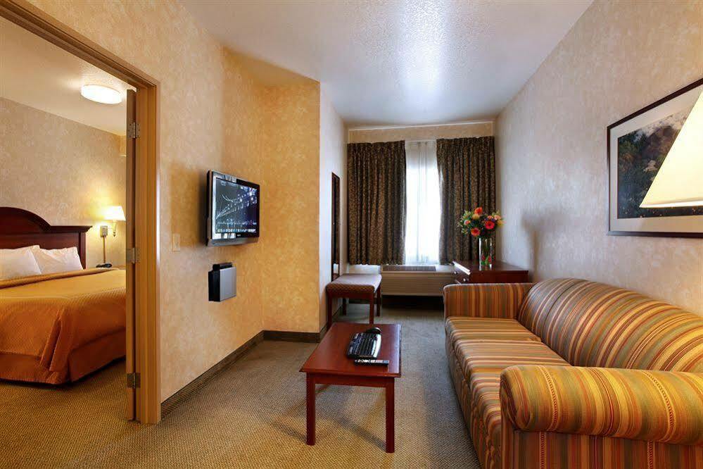 Holiday Inn Express & Suites - Lake Forest, An Ihg Hotel Buitenkant foto
