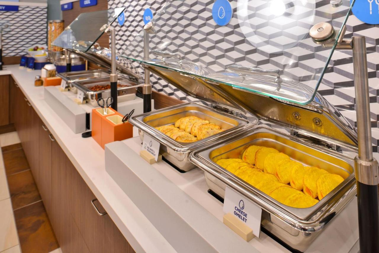 Holiday Inn Express & Suites - Lake Forest, An Ihg Hotel Buitenkant foto